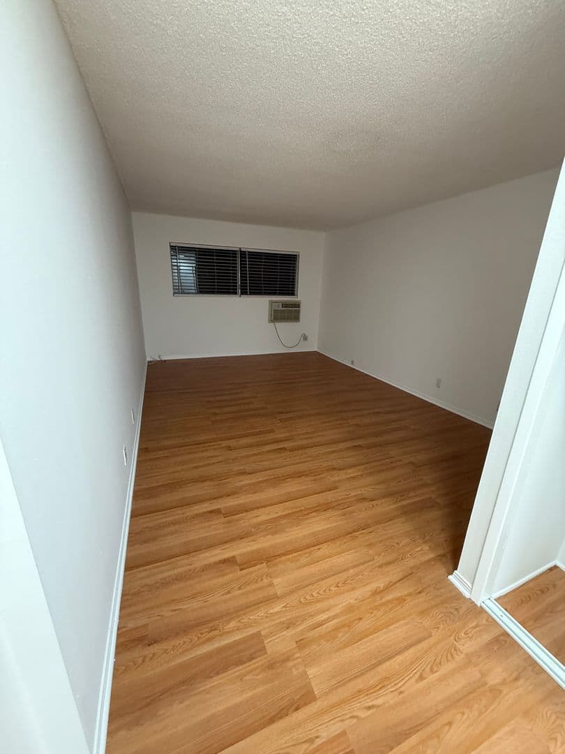 West Hollywood Apartment: 816 Westmount Drive