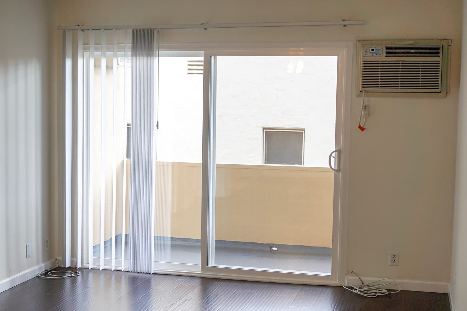 Los Angeles Apartment: 617 North Orange Drive