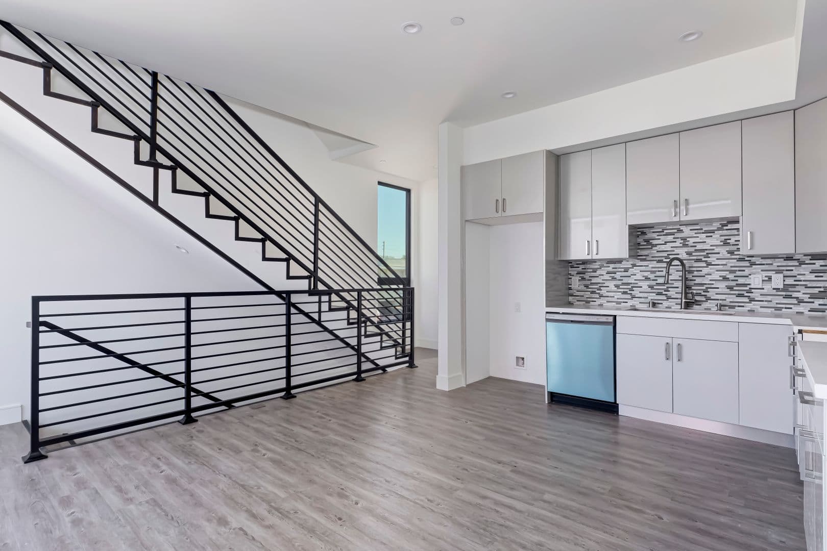 Los Angeles Apartment: 1025 Wilcox Avenue