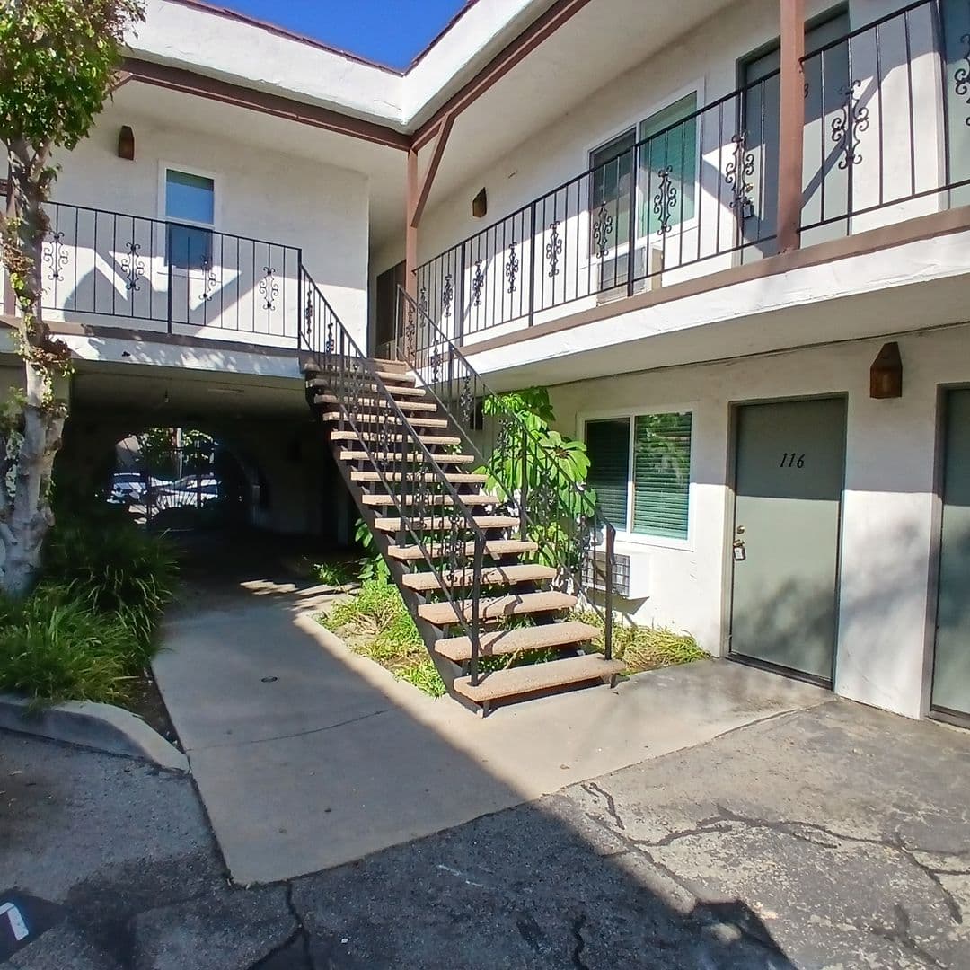 Studio City Apartment: 10944 Bluffside Drive