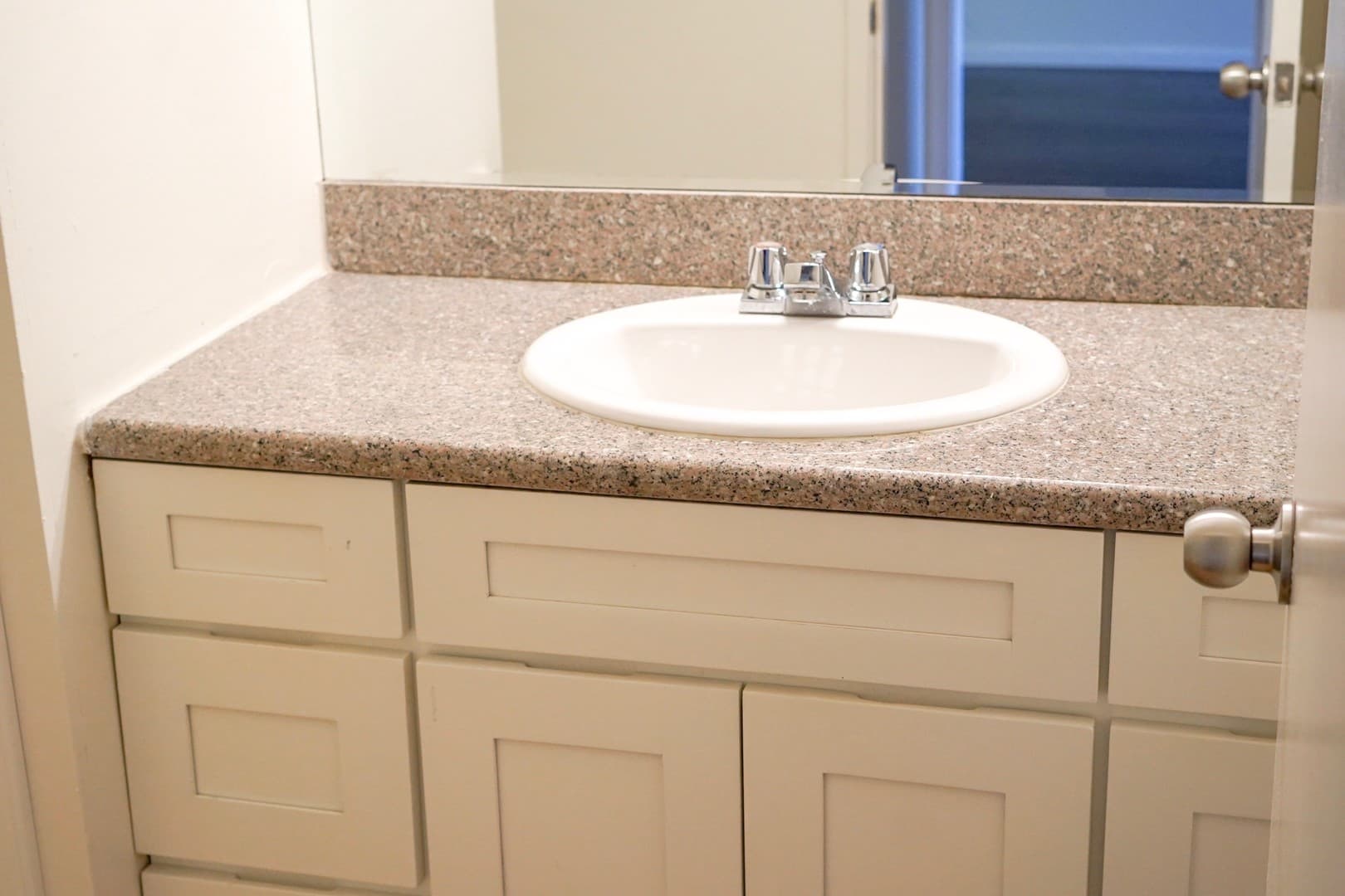Los Angeles Apartment: 617 North Orange Drive