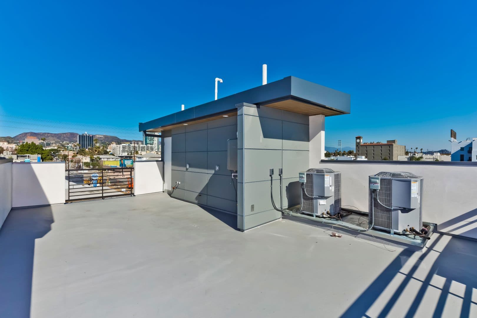 Los Angeles Apartment: 1025 Wilcox Avenue