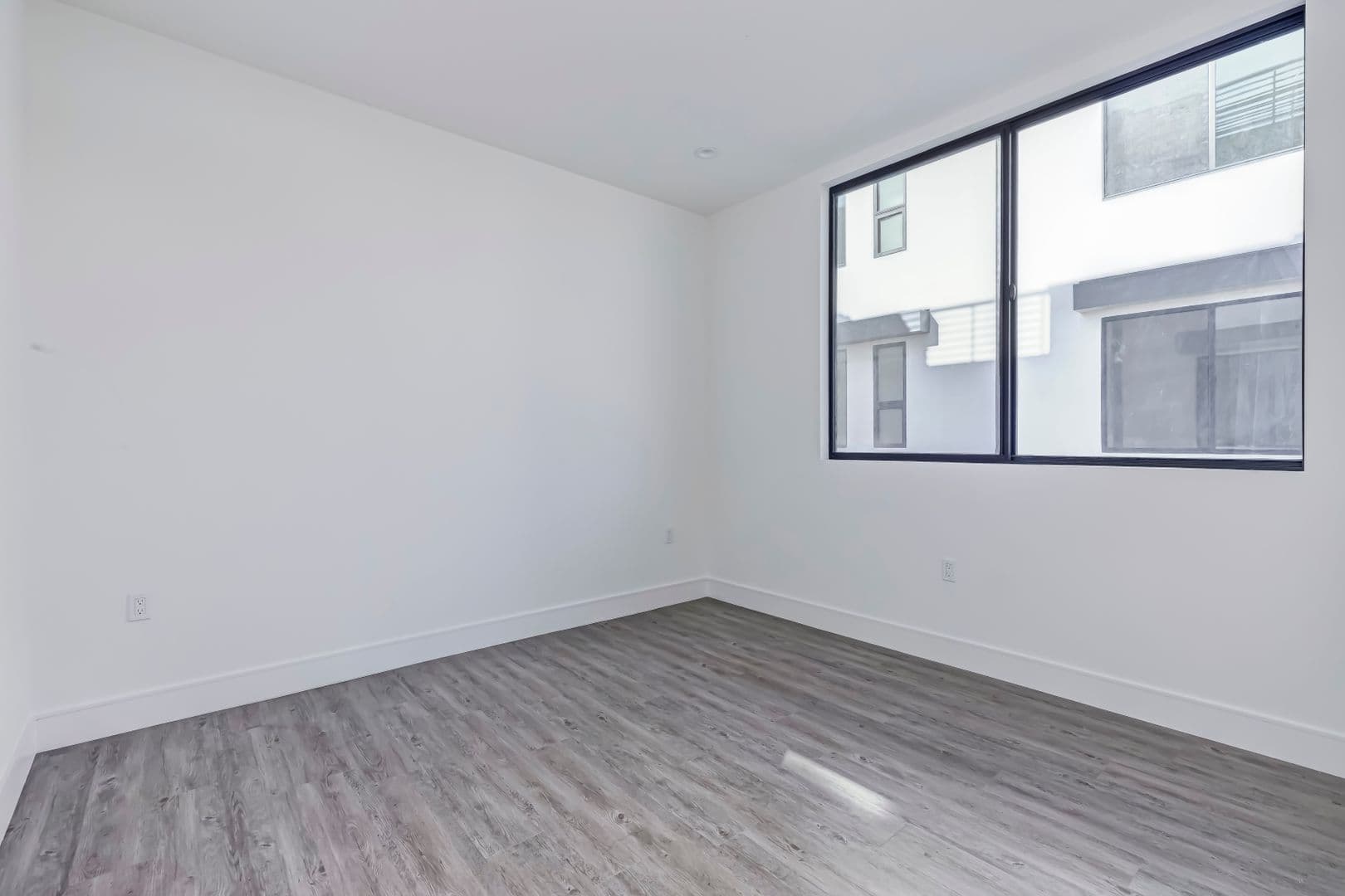 Los Angeles Apartment: 1025 Wilcox Avenue