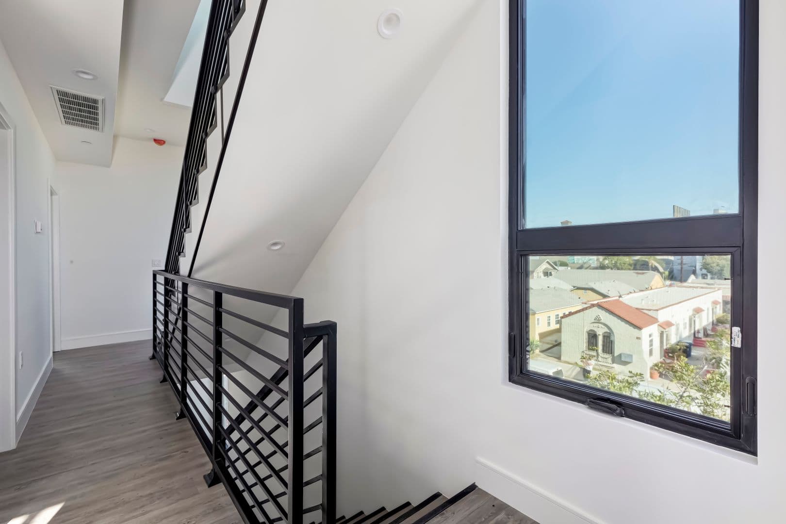 Los Angeles Apartment: 1025 Wilcox Avenue