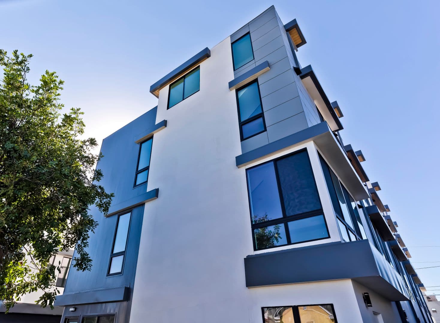 Los Angeles Apartment: 1025 Wilcox Avenue