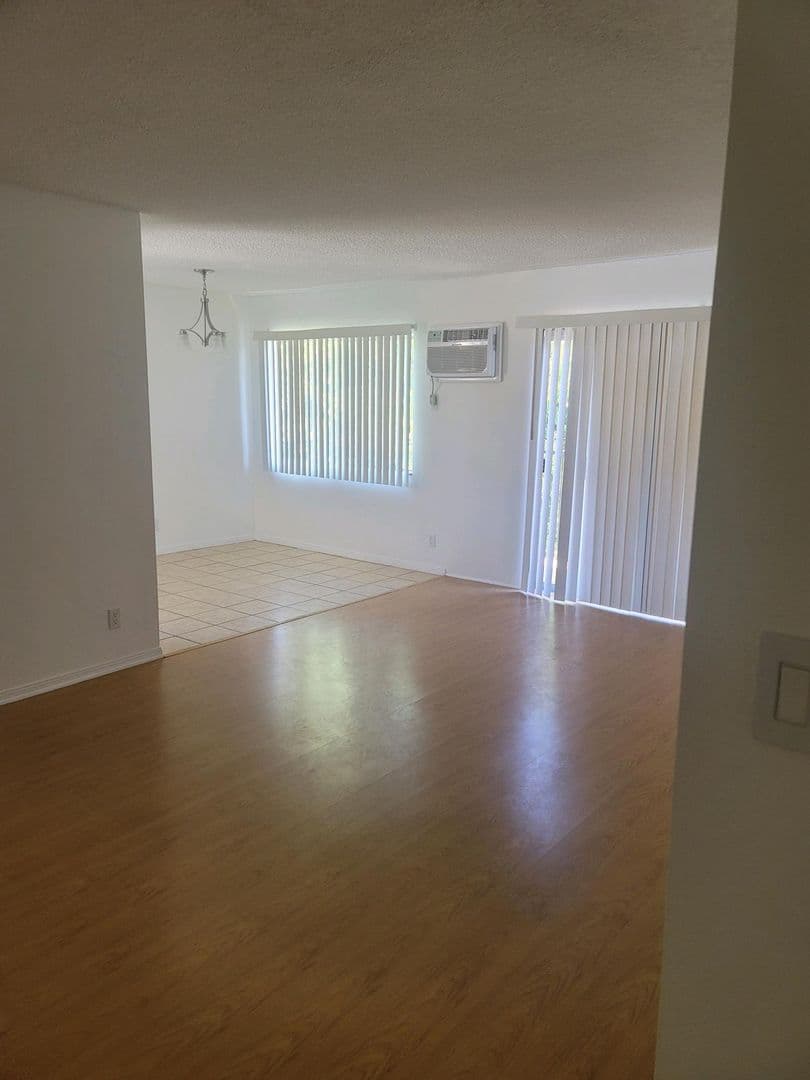 West Hollywood Apartment: 816 Westmount Drive