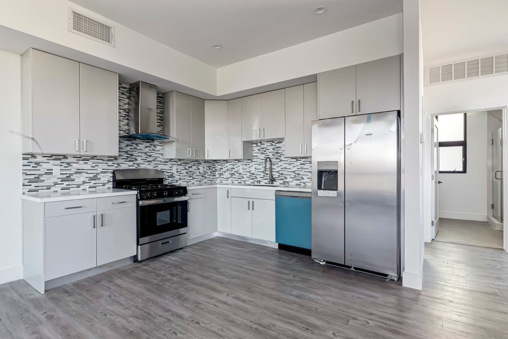 Los Angeles Apartment: 1025 Wilcox Avenue