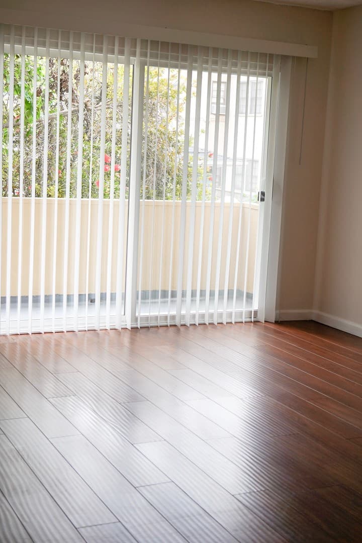Los Angeles Apartment: 617 North Orange Drive