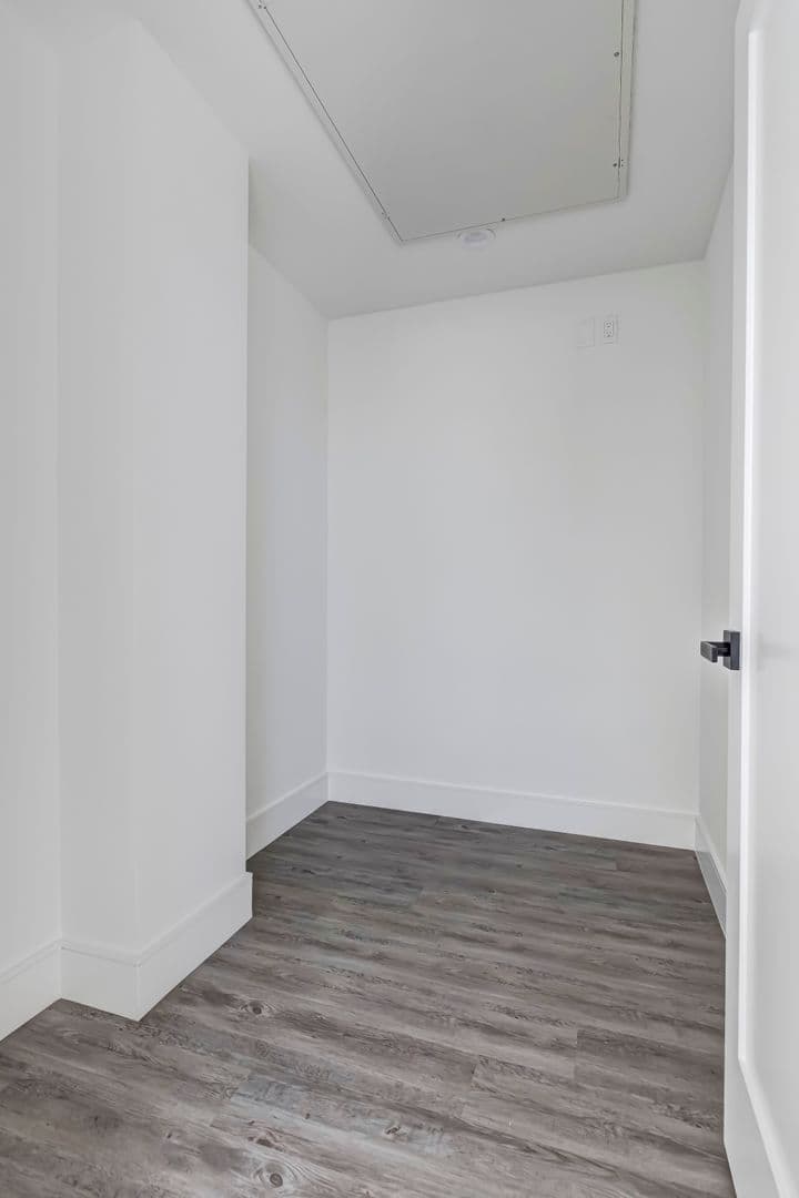 Los Angeles Apartment: 1025 Wilcox Avenue