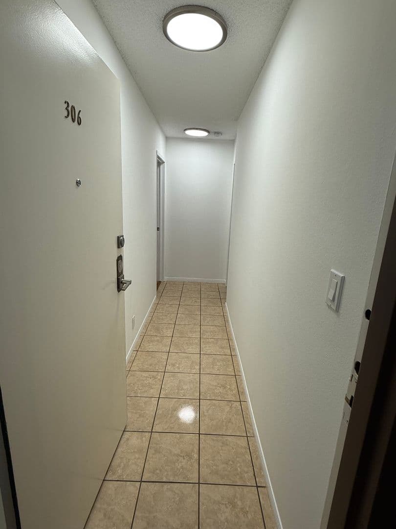 West Hollywood Apartment: 816 Westmount Drive