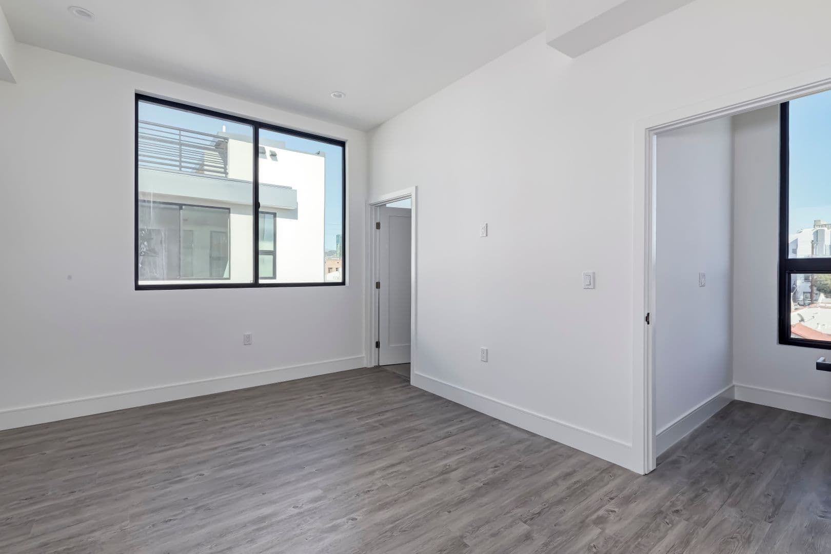 Los Angeles Apartment: 1025 Wilcox Avenue