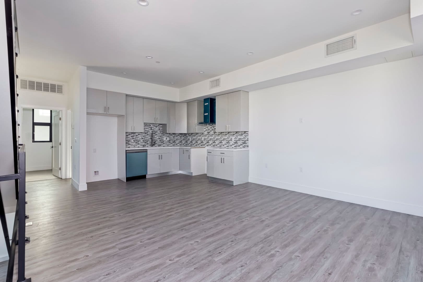Los Angeles Apartment: 1025 Wilcox Avenue