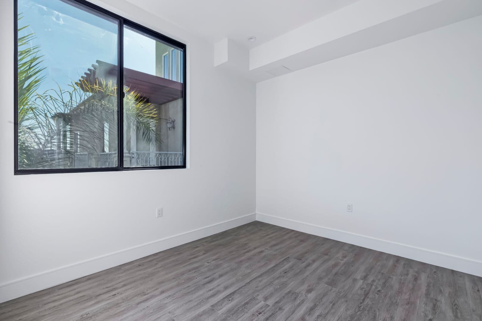 Los Angeles Apartment: 1025 Wilcox Avenue