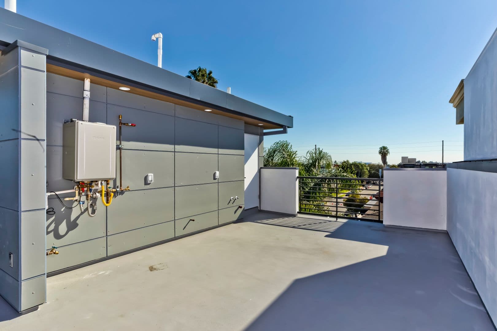 Los Angeles Apartment: 1025 Wilcox Avenue