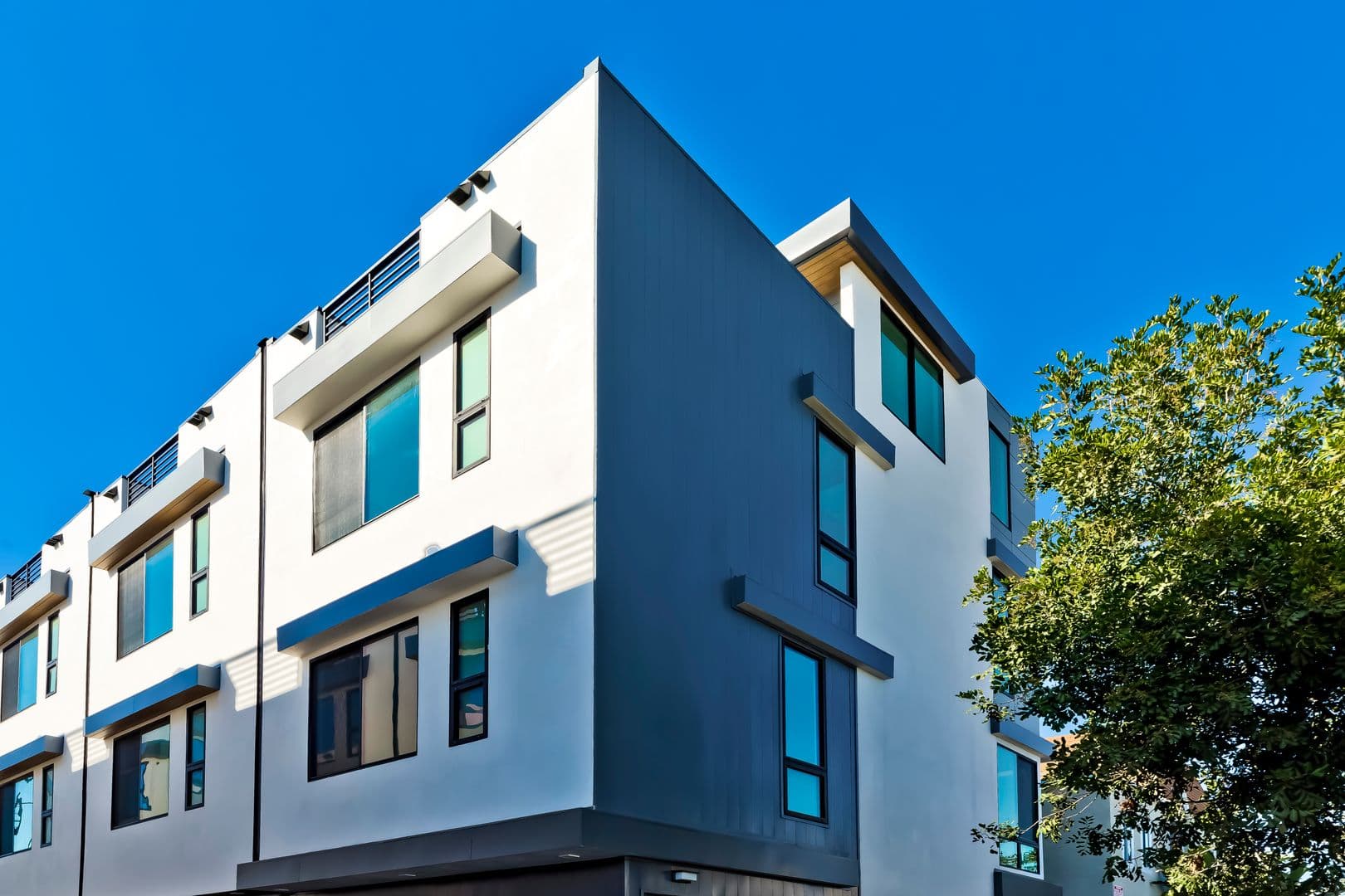 Los Angeles Apartment: 1025 Wilcox Avenue