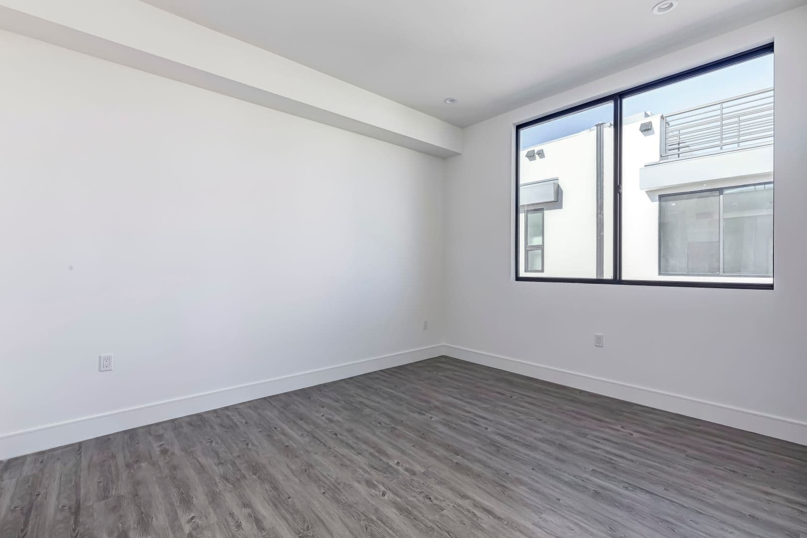 Los Angeles Apartment: 1025 Wilcox Avenue