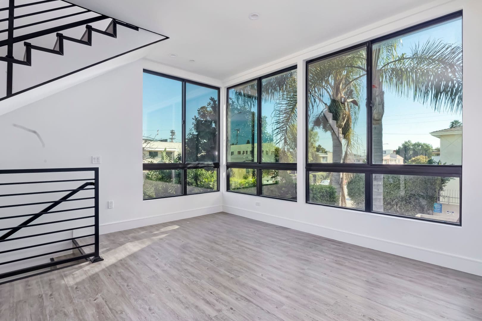Los Angeles Apartment: 1025 Wilcox Avenue