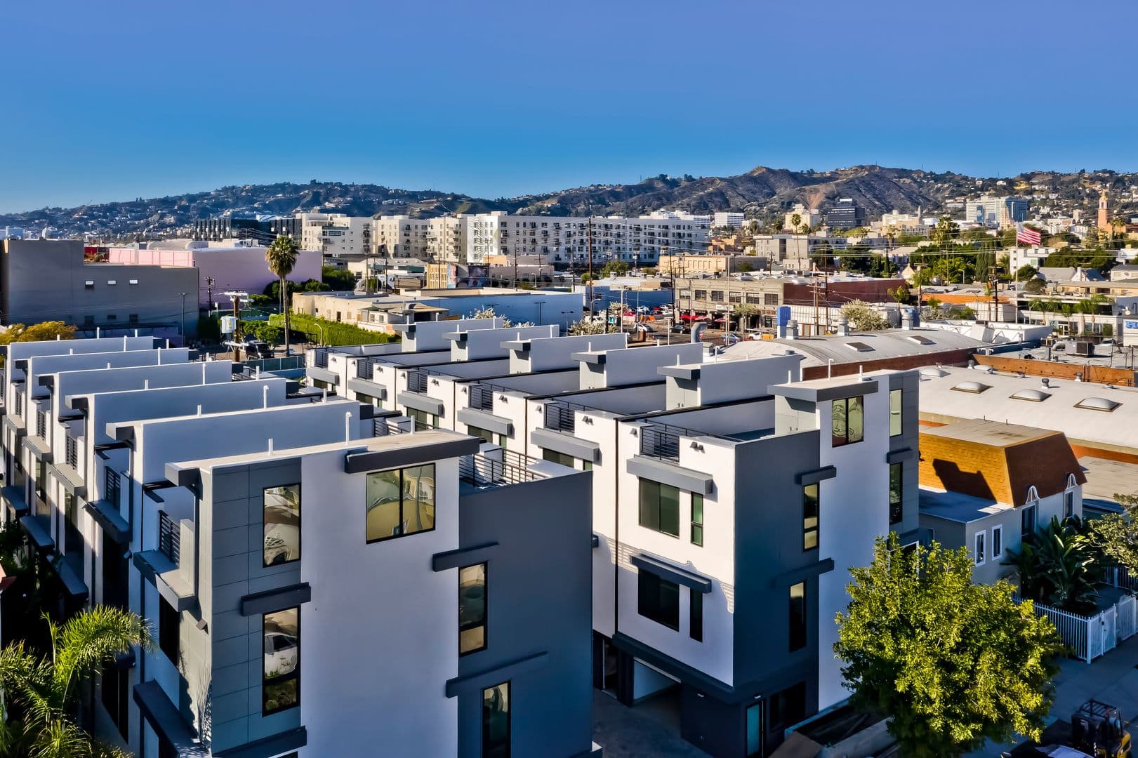 Los Angeles Apartment: 1025 Wilcox Avenue