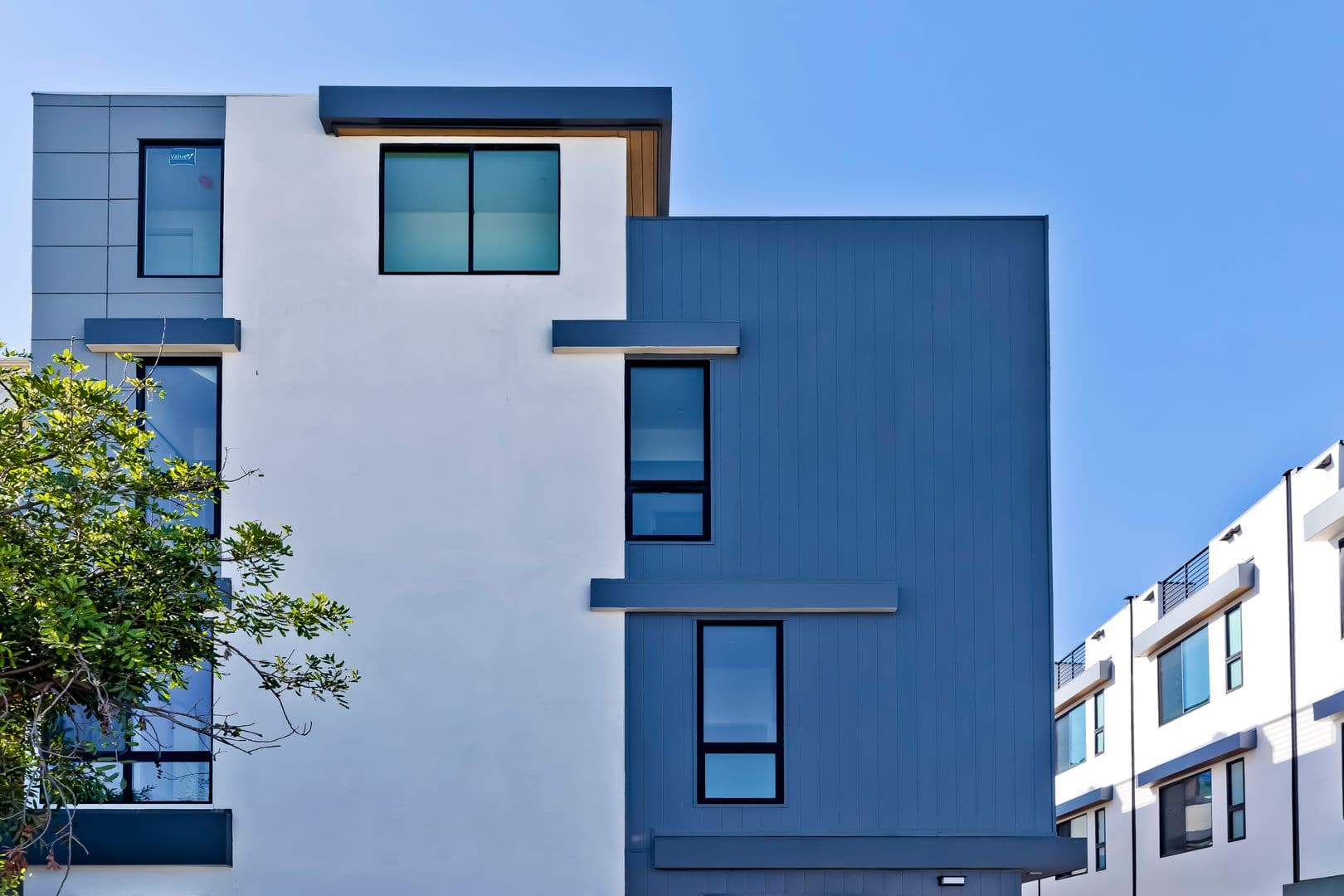 Los Angeles Apartment: 1025 Wilcox Avenue