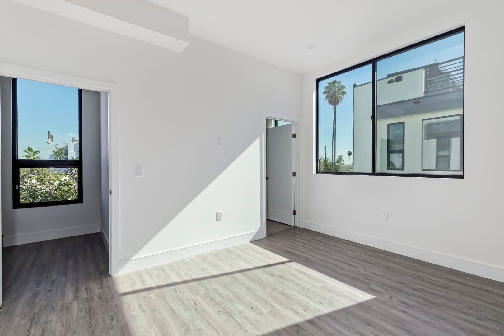 Los Angeles Apartment: 1025 Wilcox Avenue