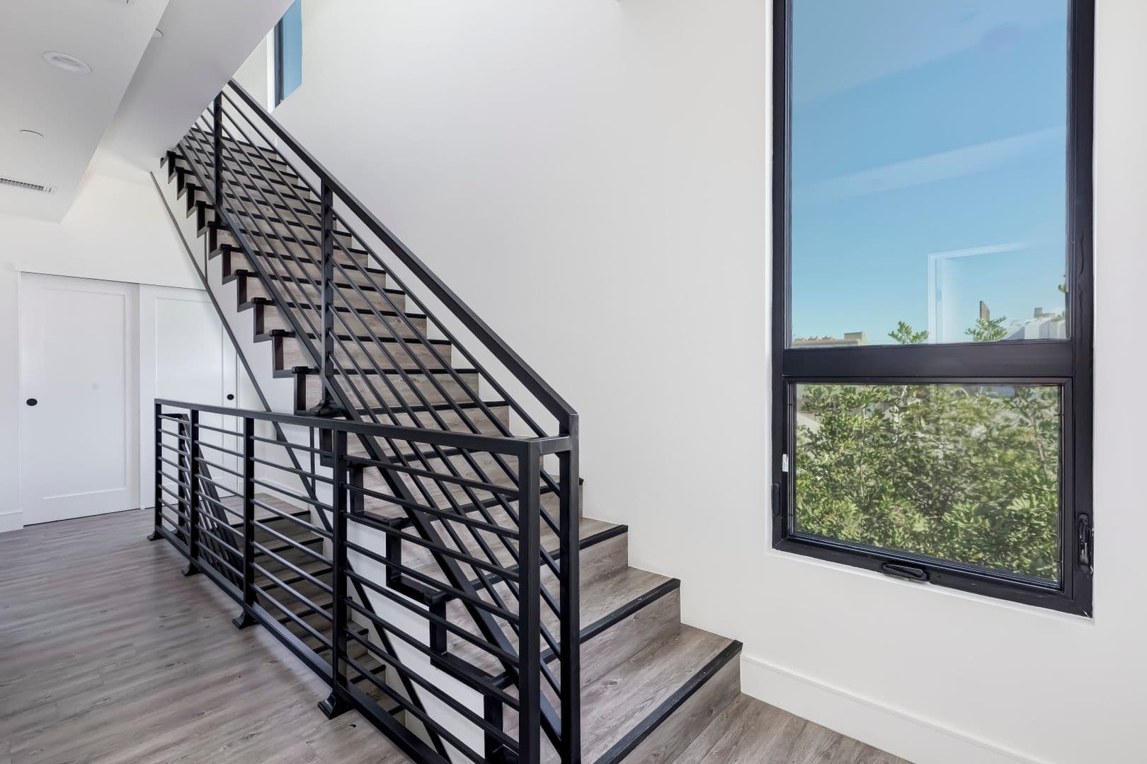Los Angeles Apartment: 1025 Wilcox Avenue