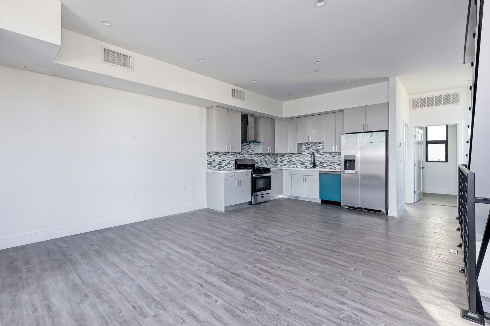 Los Angeles Apartment: 1025 Wilcox Avenue