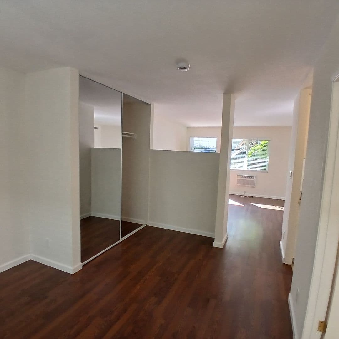 Studio City Apartment: 10944 Bluffside Drive