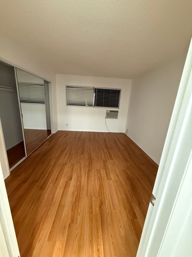 West Hollywood Apartment: 816 Westmount Drive