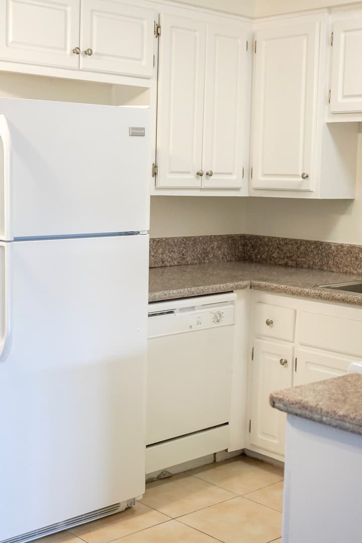 Los Angeles Apartment: 617 North Orange Drive