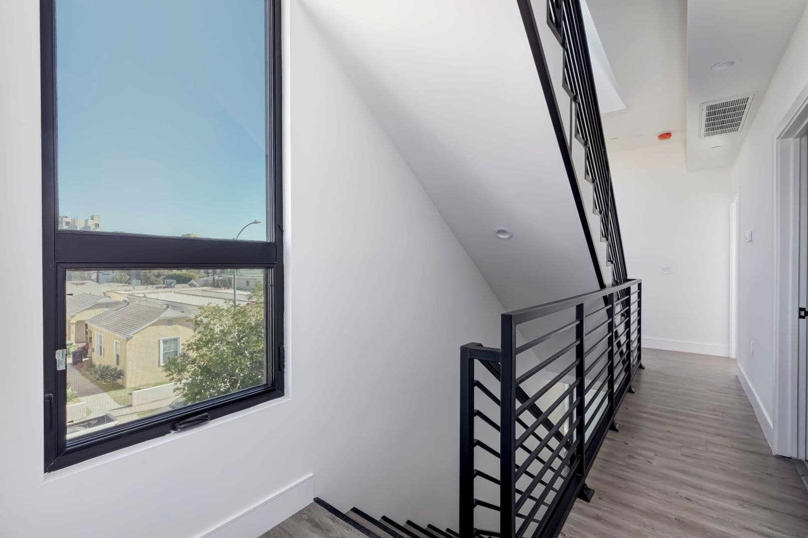 Los Angeles Apartment: 1025 Wilcox Avenue