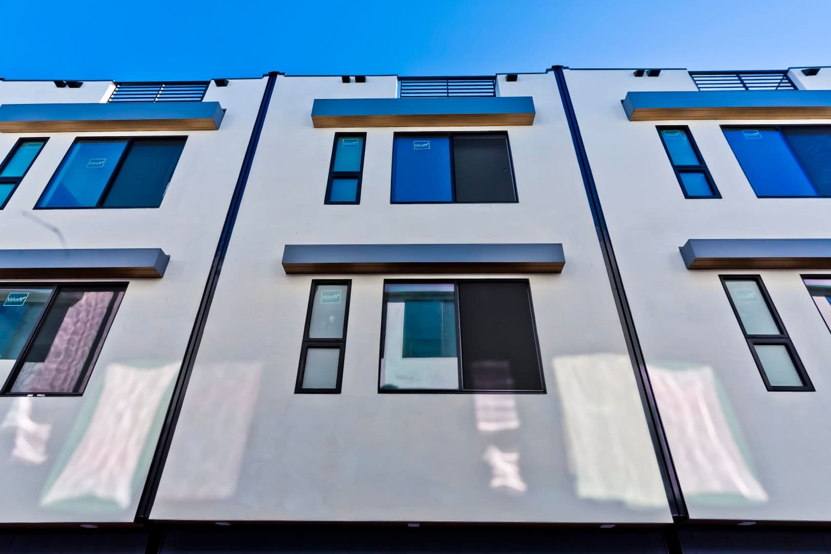 Los Angeles Apartment: 1025 Wilcox Avenue