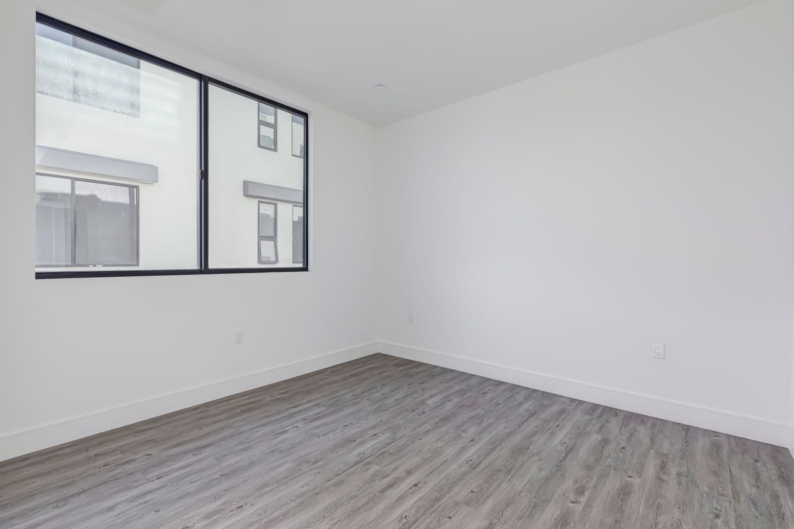 Los Angeles Apartment: 1025 Wilcox Avenue