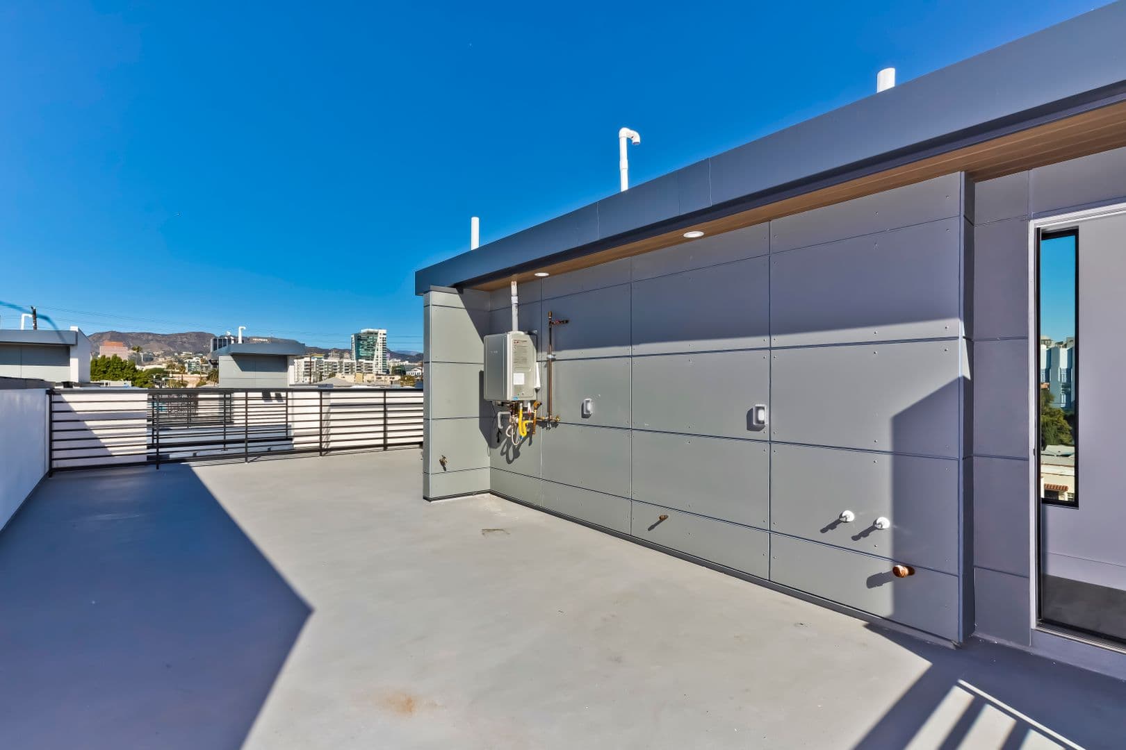 Los Angeles Apartment: 1025 Wilcox Avenue