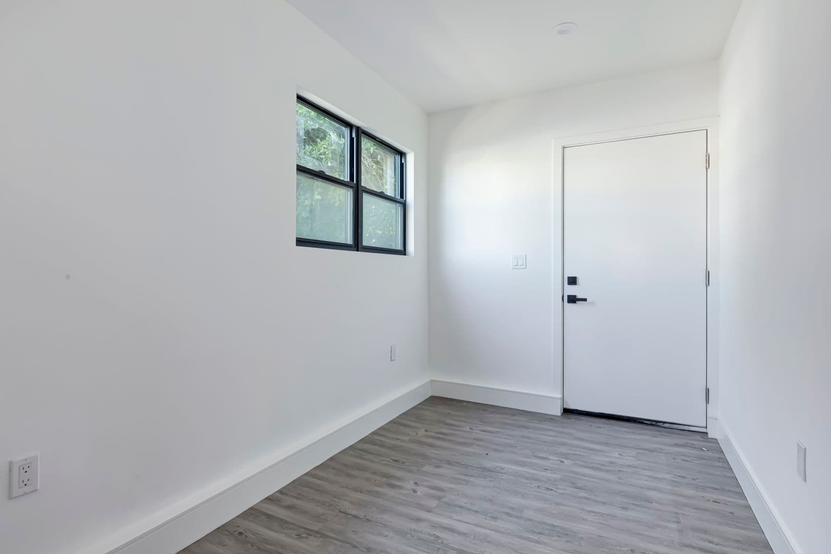 Los Angeles Apartment: 1025 Wilcox Avenue