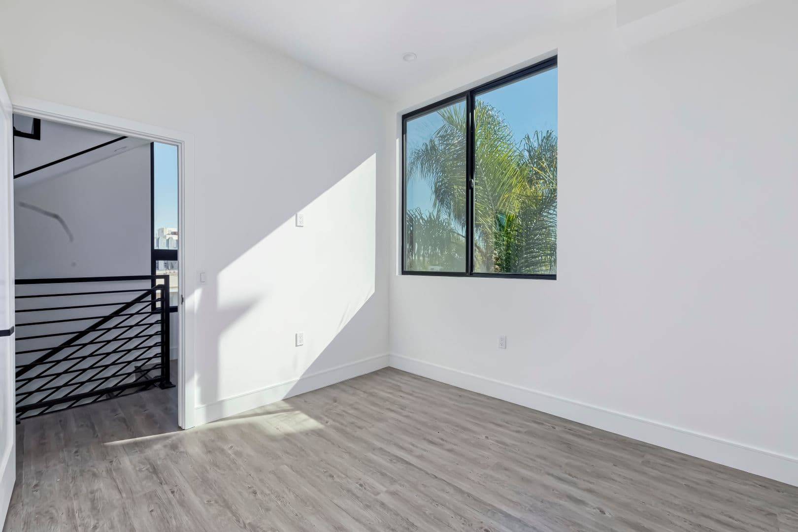 Los Angeles Apartment: 1025 Wilcox Avenue