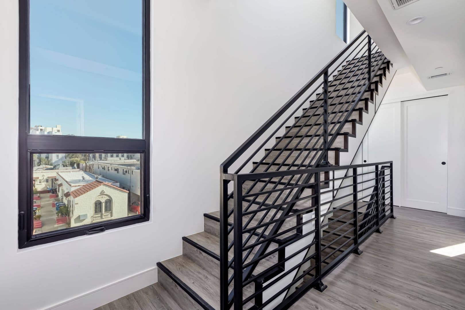 Los Angeles Apartment: 1025 Wilcox Avenue