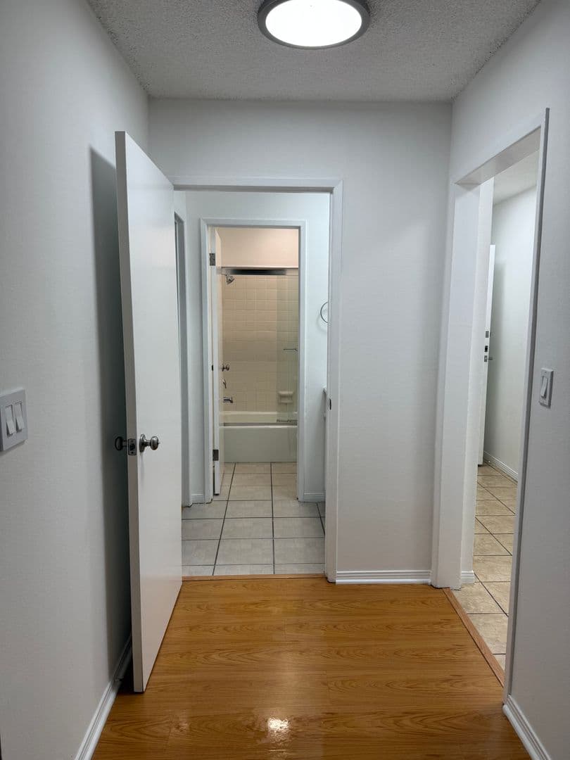 West Hollywood Apartment: 816 Westmount Drive