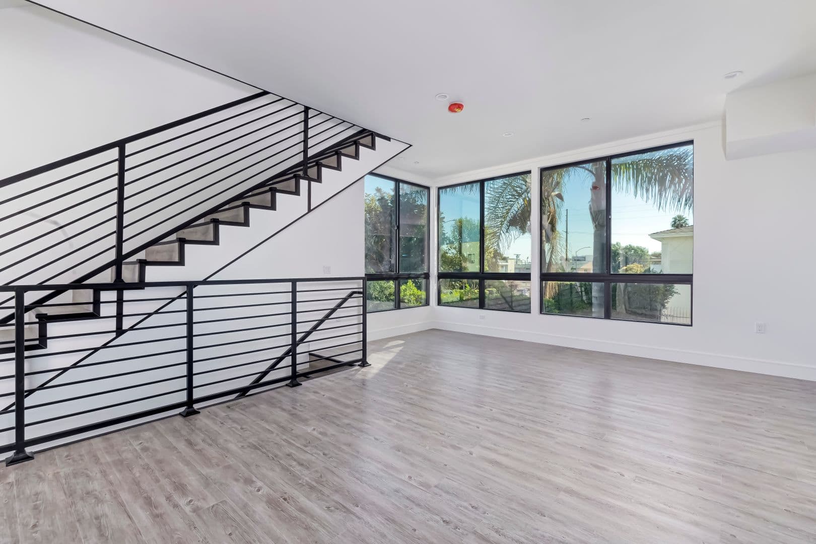 Los Angeles Apartment: 1025 Wilcox Avenue