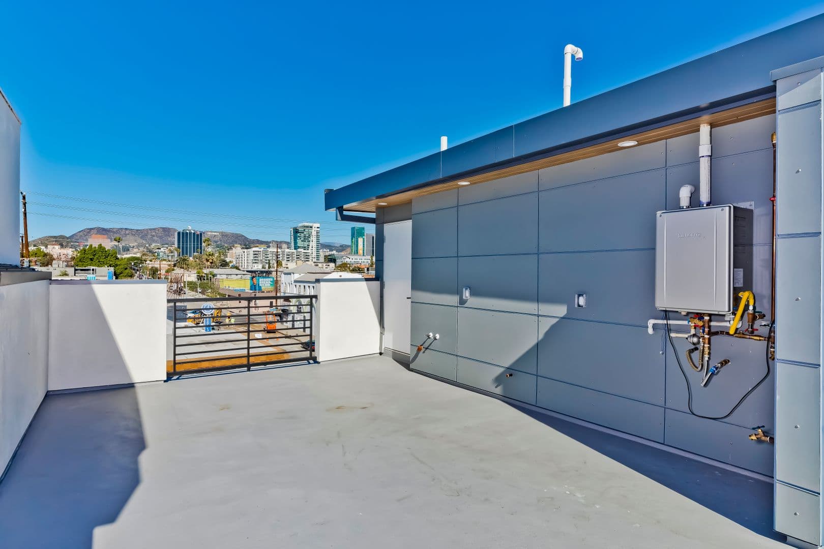 Los Angeles Apartment: 1025 Wilcox Avenue