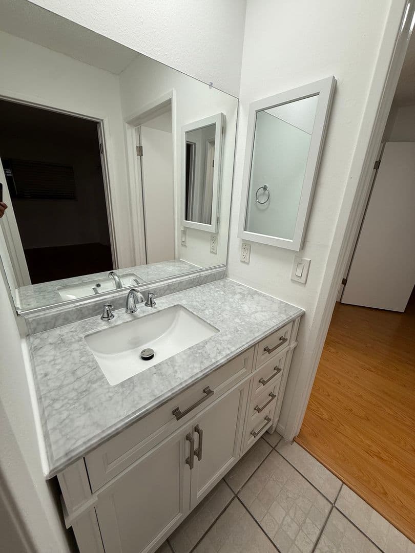 West Hollywood Apartment: 816 Westmount Drive
