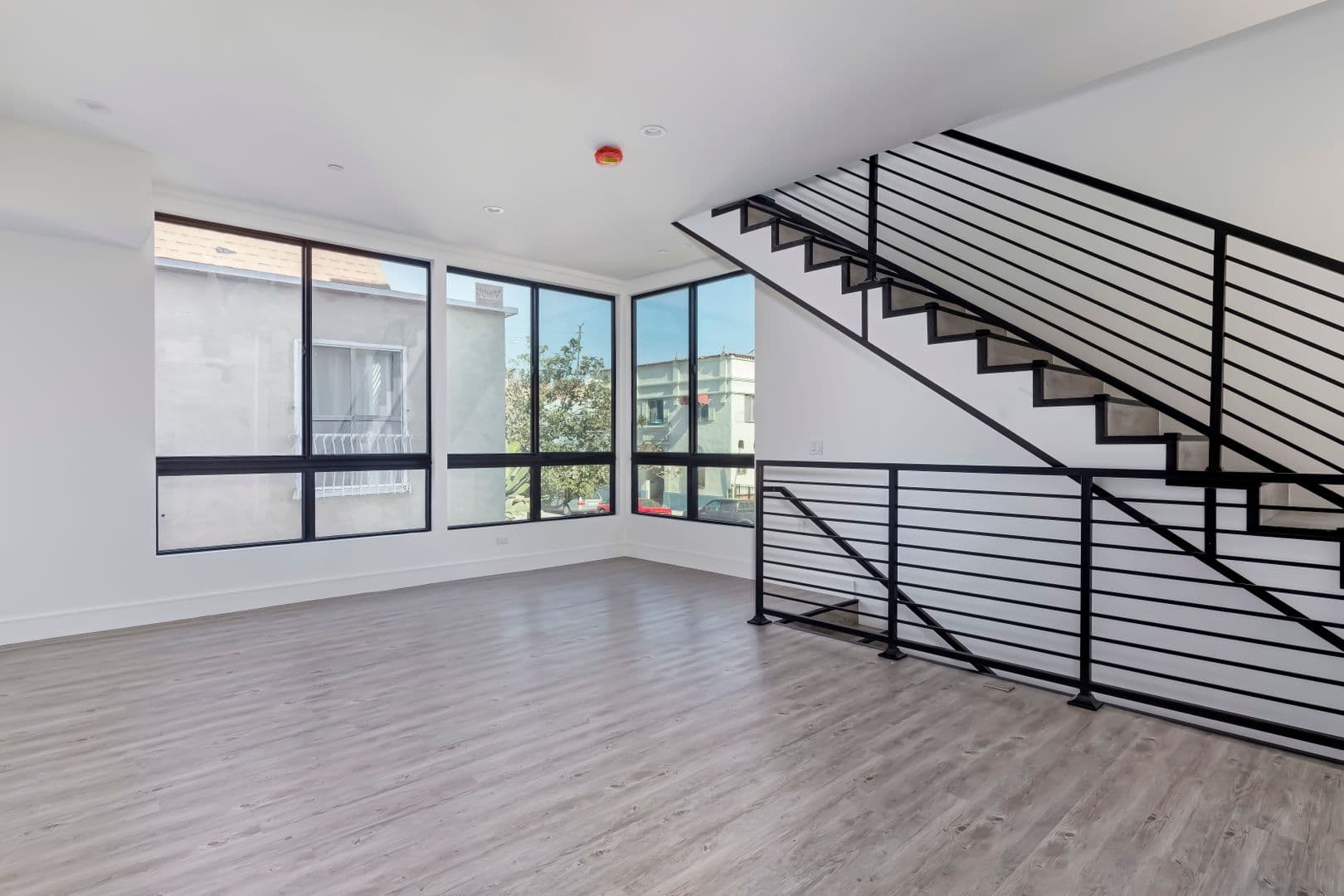 Los Angeles Apartment: 1025 Wilcox Avenue