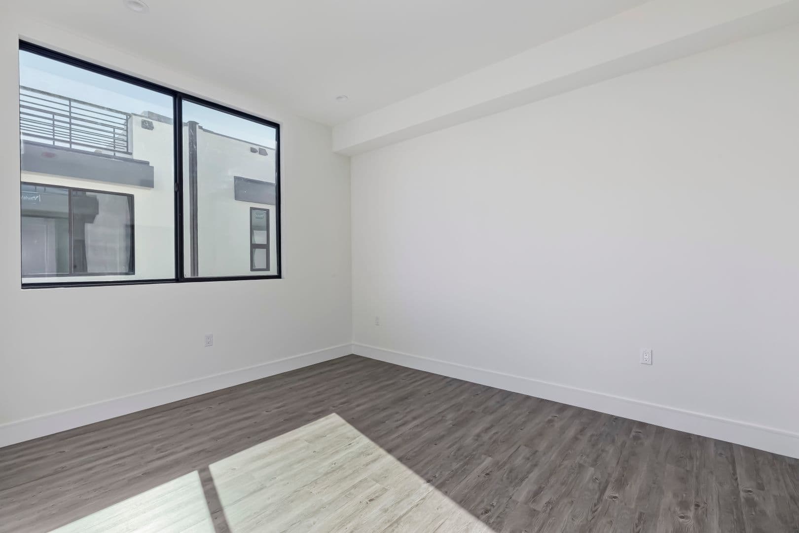 Los Angeles Apartment: 1025 Wilcox Avenue