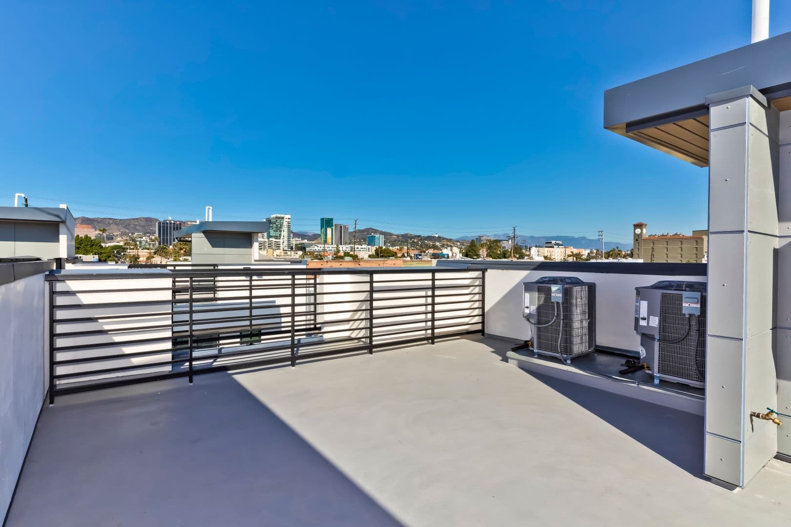 Los Angeles Apartment: 1025 Wilcox Avenue