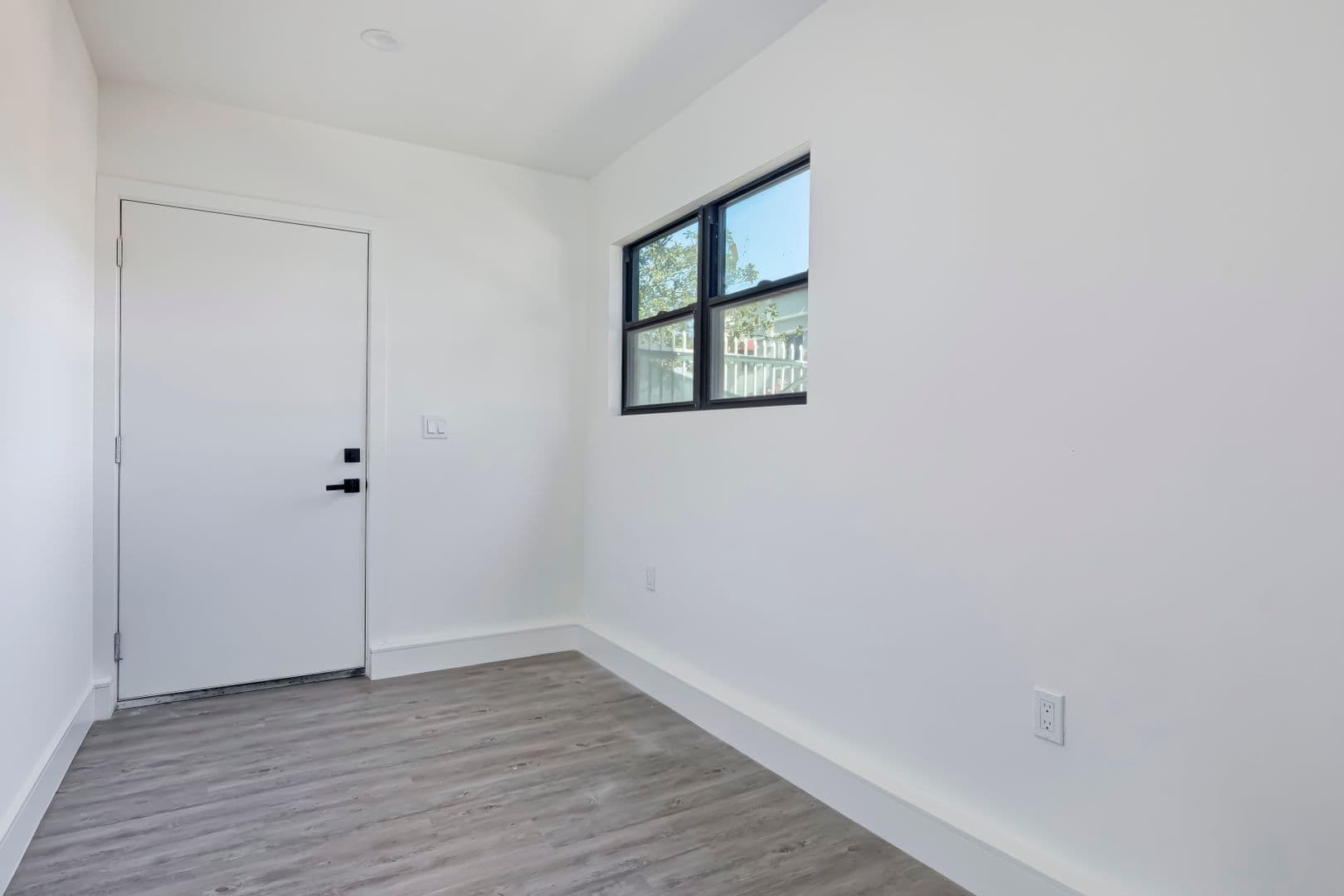 Los Angeles Apartment: 1025 Wilcox Avenue