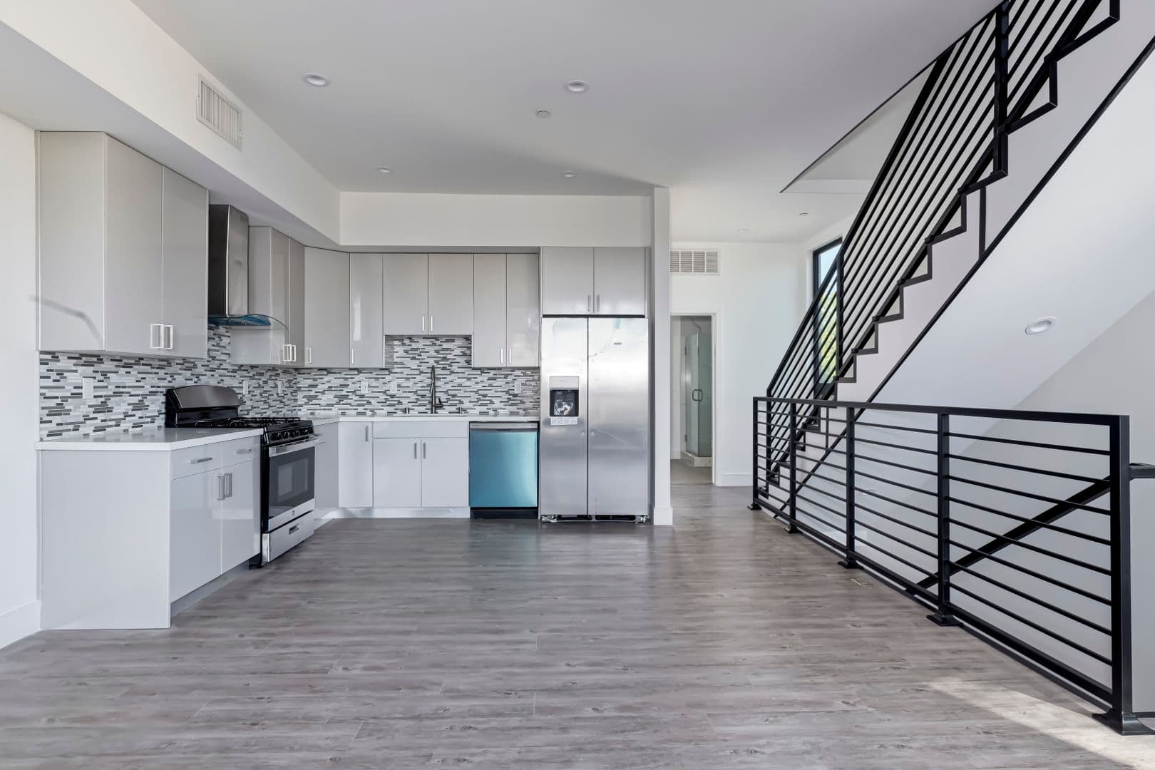 Los Angeles Apartment: 1025 Wilcox Avenue