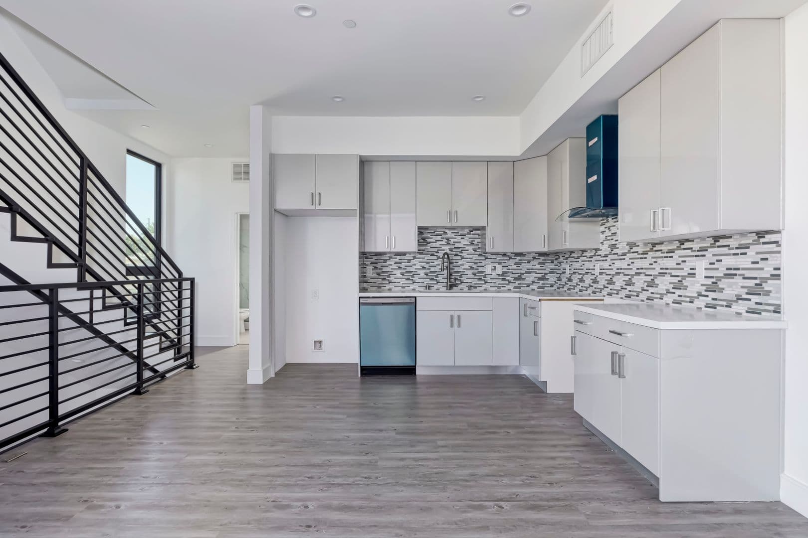 Los Angeles Apartment: 1025 Wilcox Avenue