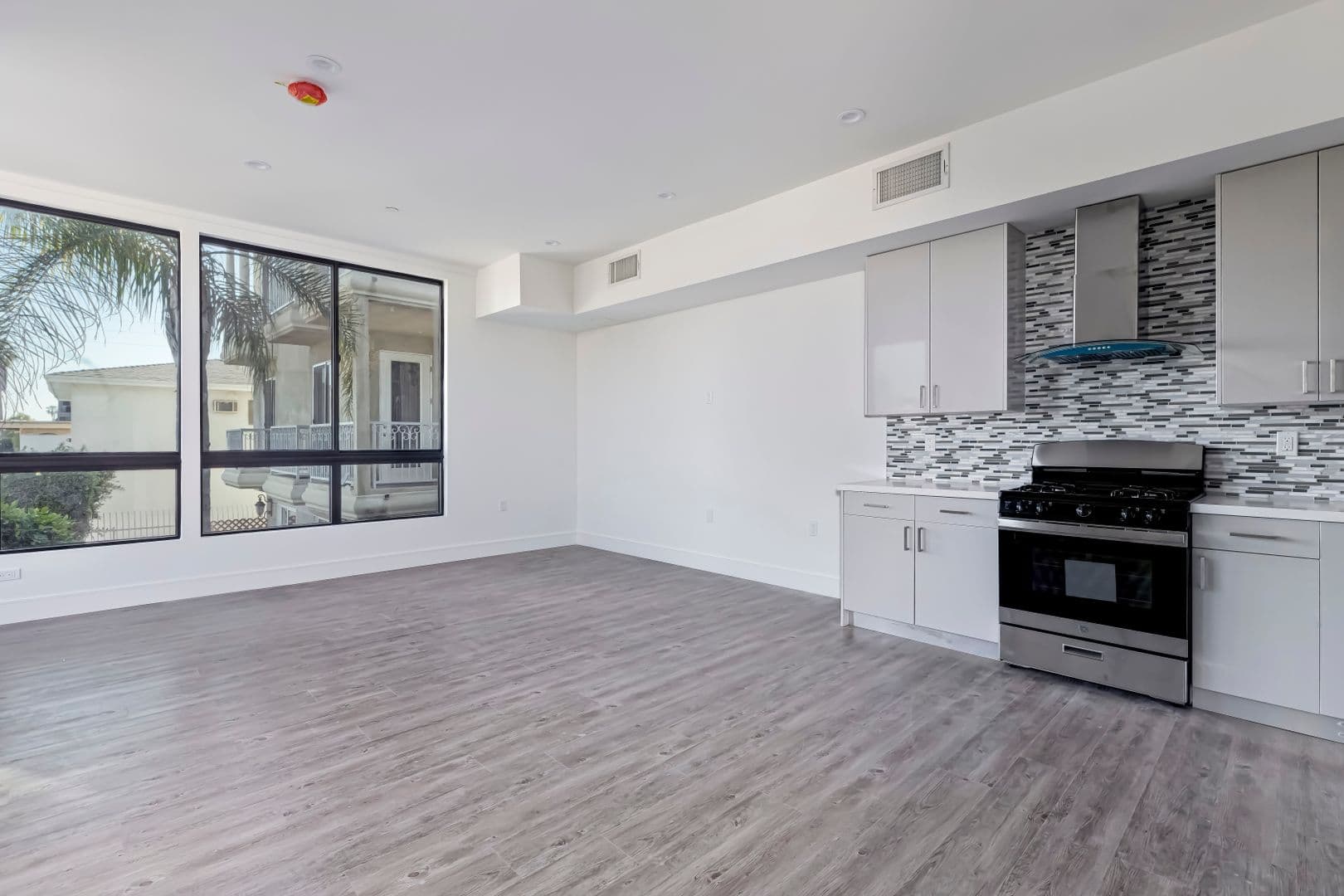 Los Angeles Apartment: 1025 Wilcox Avenue
