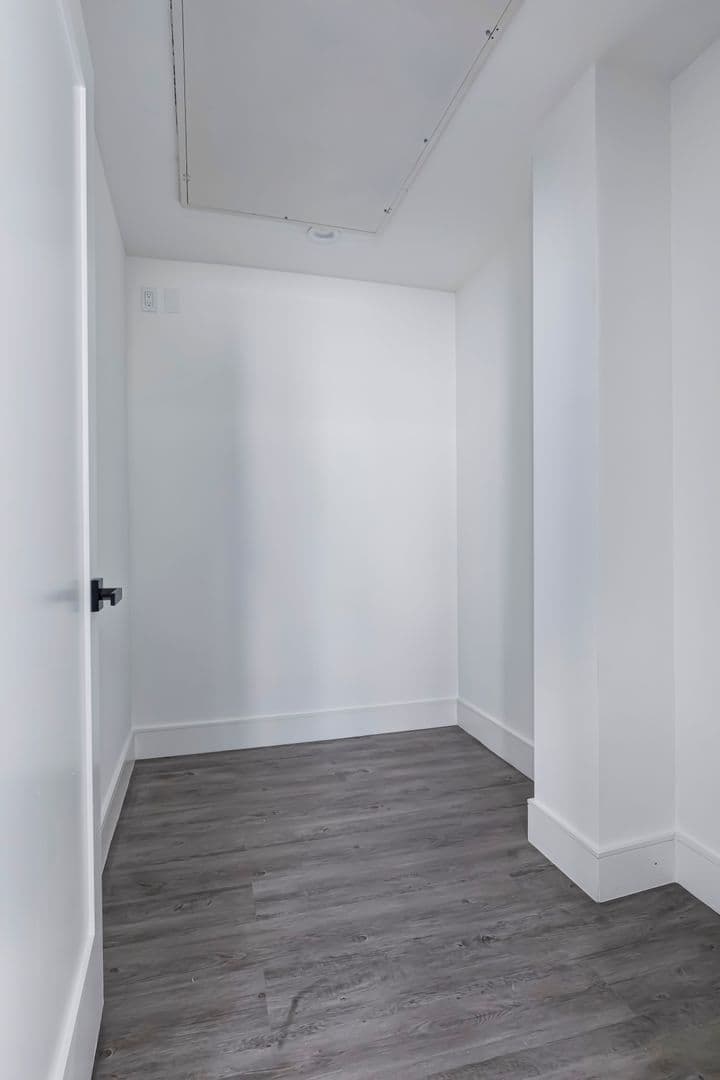 Los Angeles Apartment: 1025 Wilcox Avenue