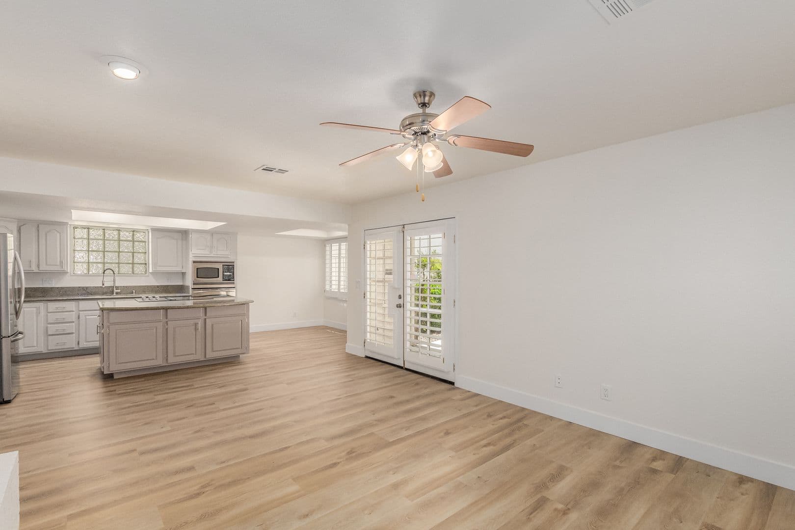 LAS VEGAS House: 861 Vegas Valley Dr