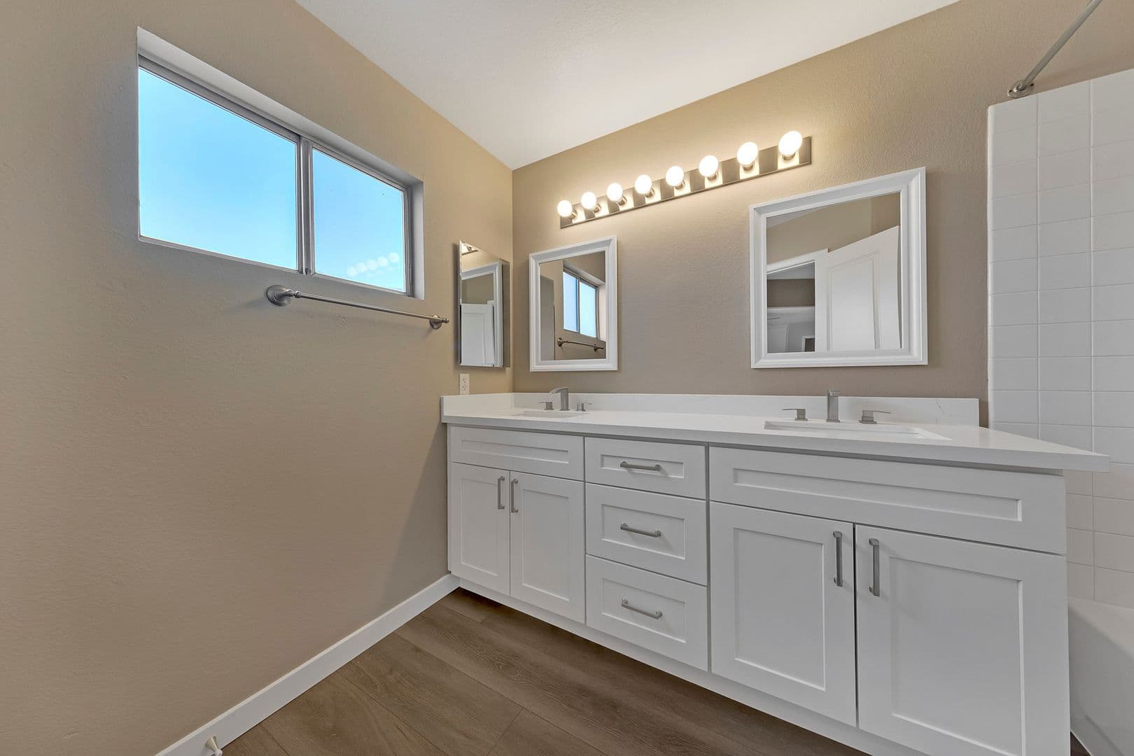 HENDERSON House: 3158 LAUREL AVE